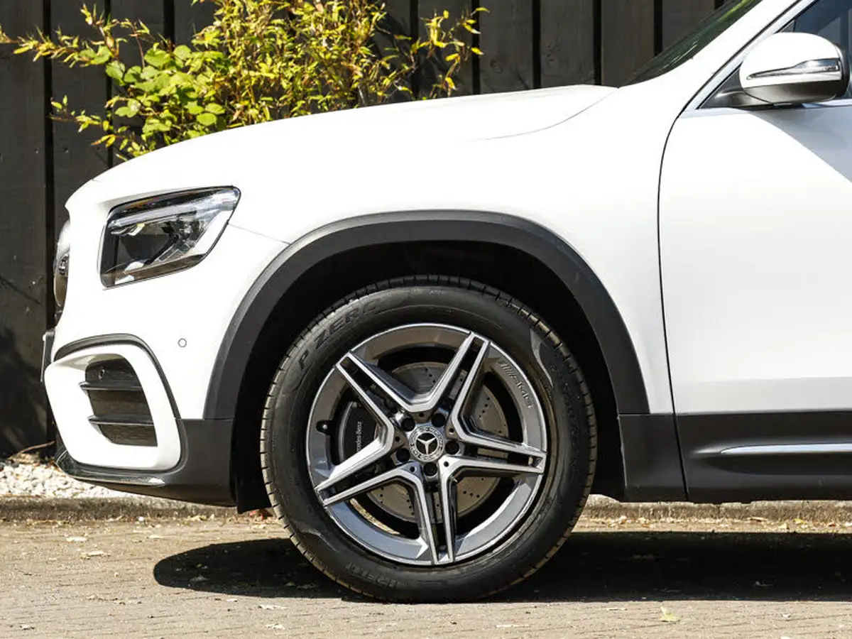 2024-mercedes-benz-glb-class-20d-glb220d-amg-line-executive-big-8
