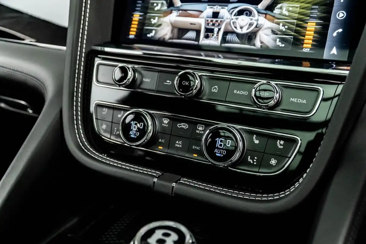 2024-bentley-bentayga-big-39