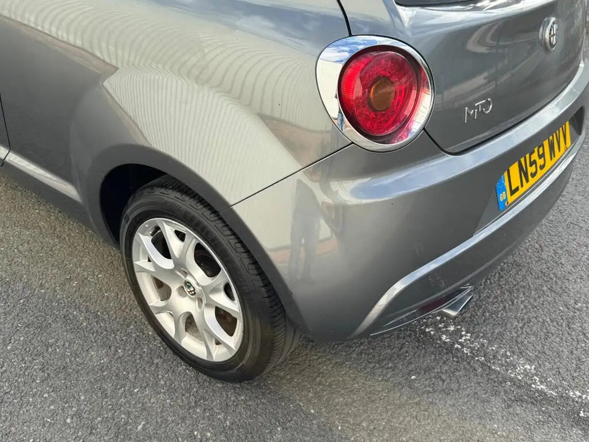 2009-alfa-romeo-mito-14-lusso-16v-big-9