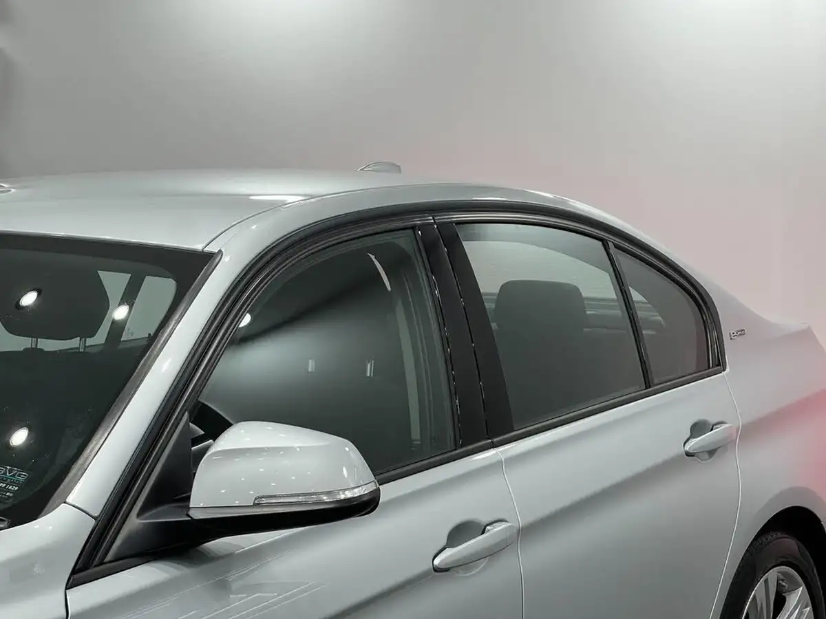 2017-bmw-3-series-20-330e-sport-big-16