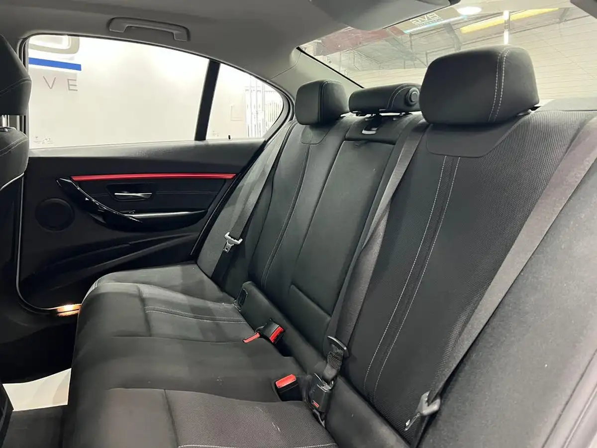 2017-bmw-3-series-20-330e-sport-big-64