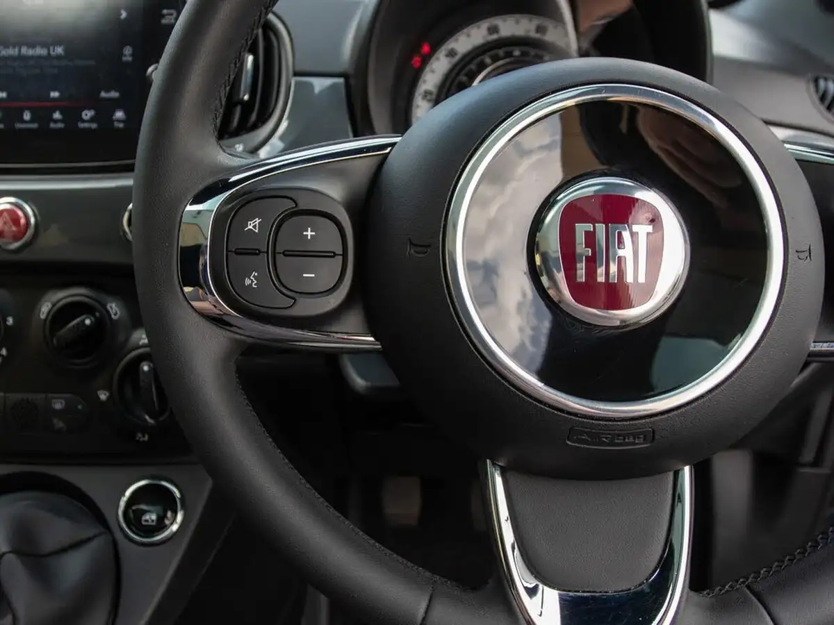 2022-fiat-500-10-dolcevita-big-18