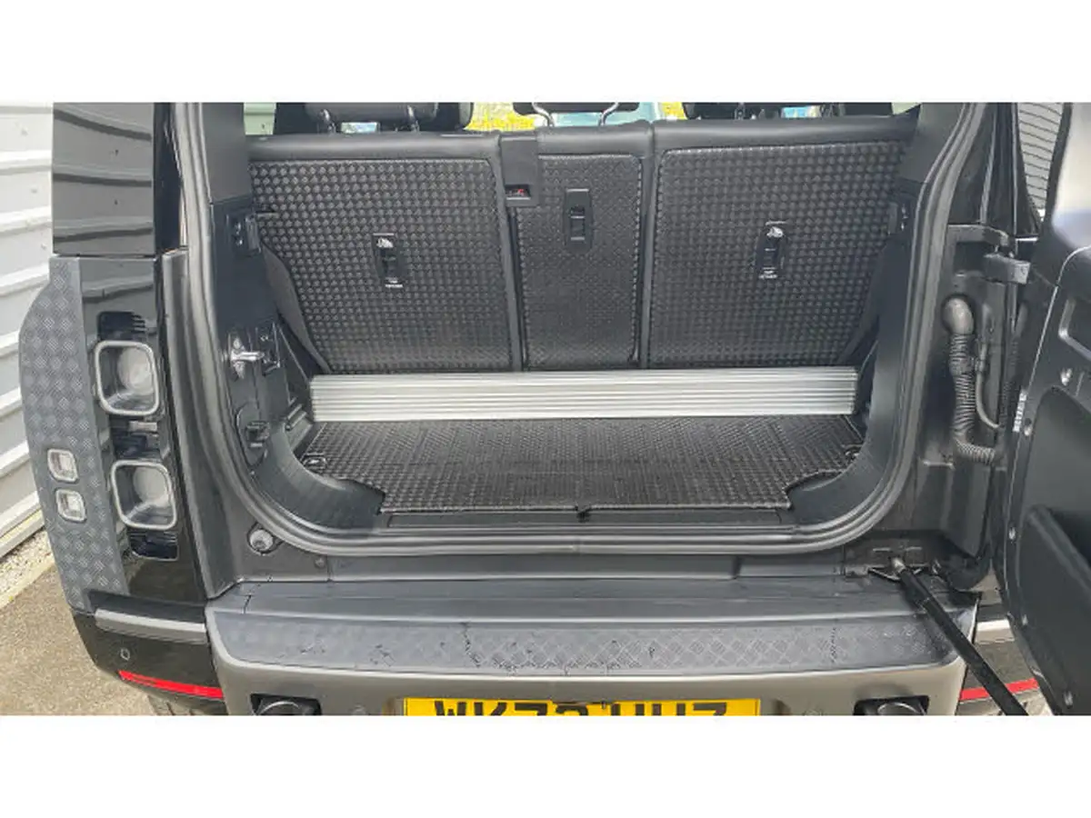 2022-land-rover-90-defender-50-p525-v8-big-28