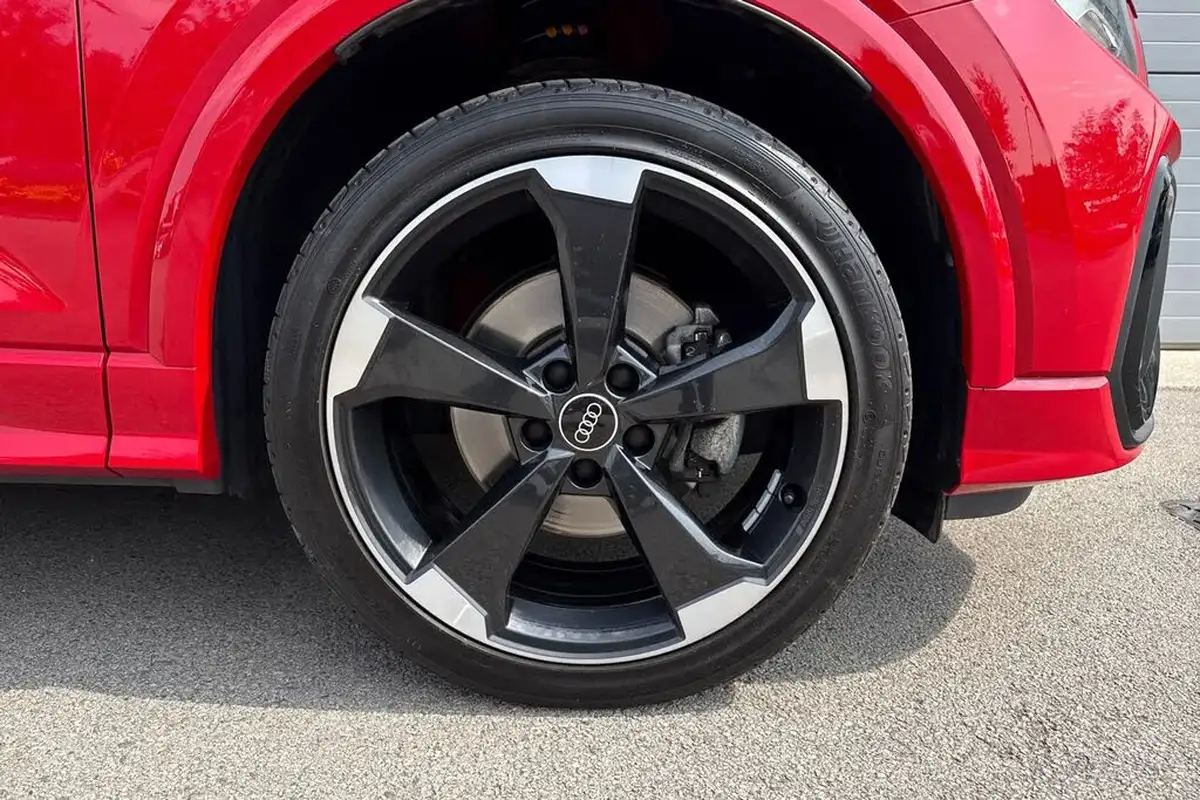 2023-audi-q2-10-30-tfsi-black-edition-big-10