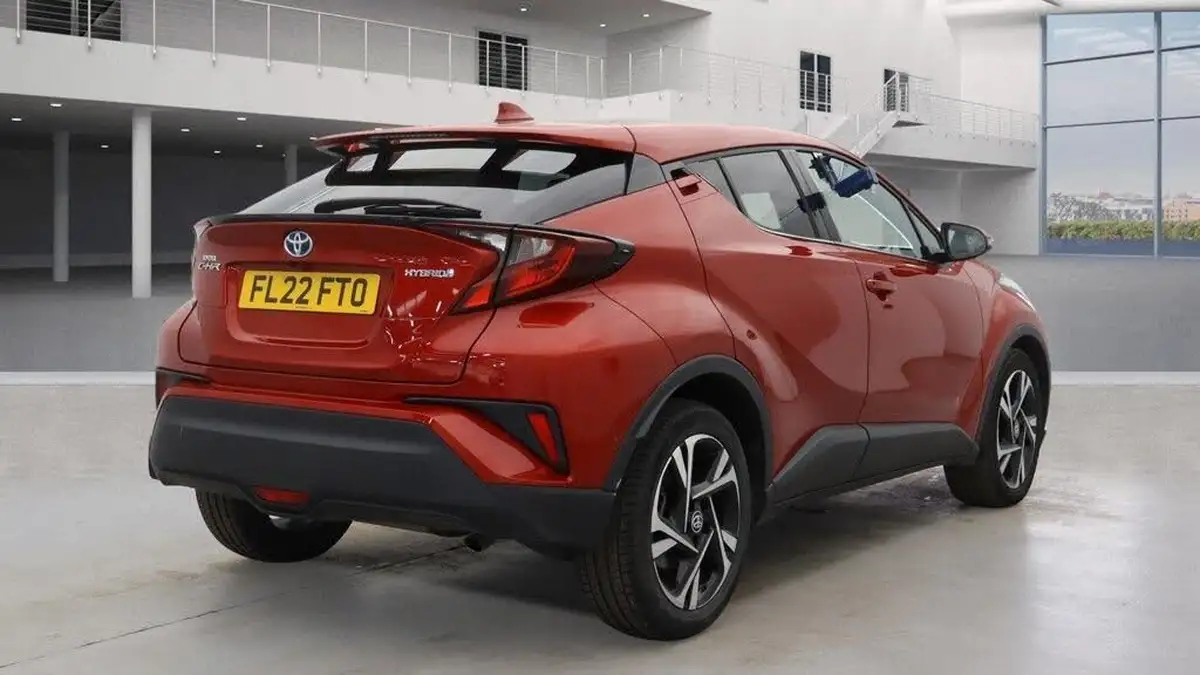 2022-toyota-c-hr-18-vvt-i-design-big-3