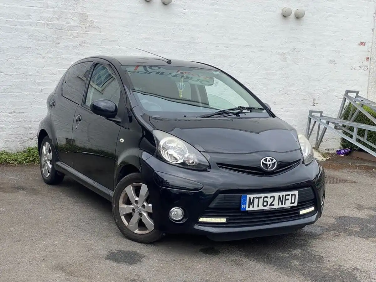 2012-toyota-aygo-10-aygo-fire-5d-big-1