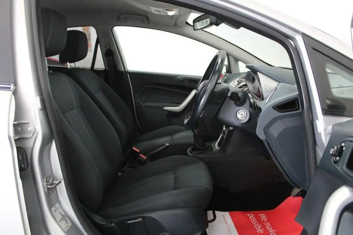 2011-ford-fiesta-16td-titanium-dpf-5d-big-27