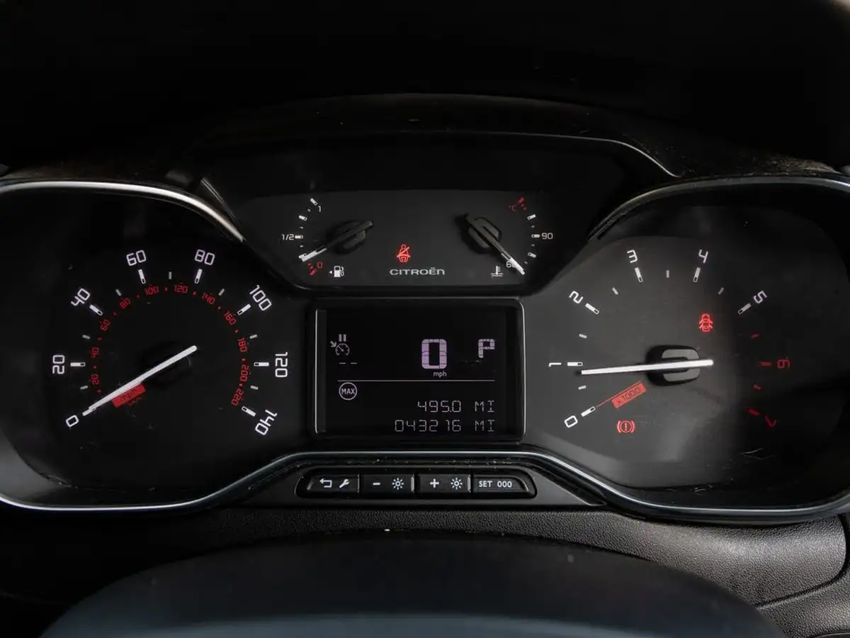 2017-citroen-c3-12-puretech-flair-110ps-ss-eat6-big-14