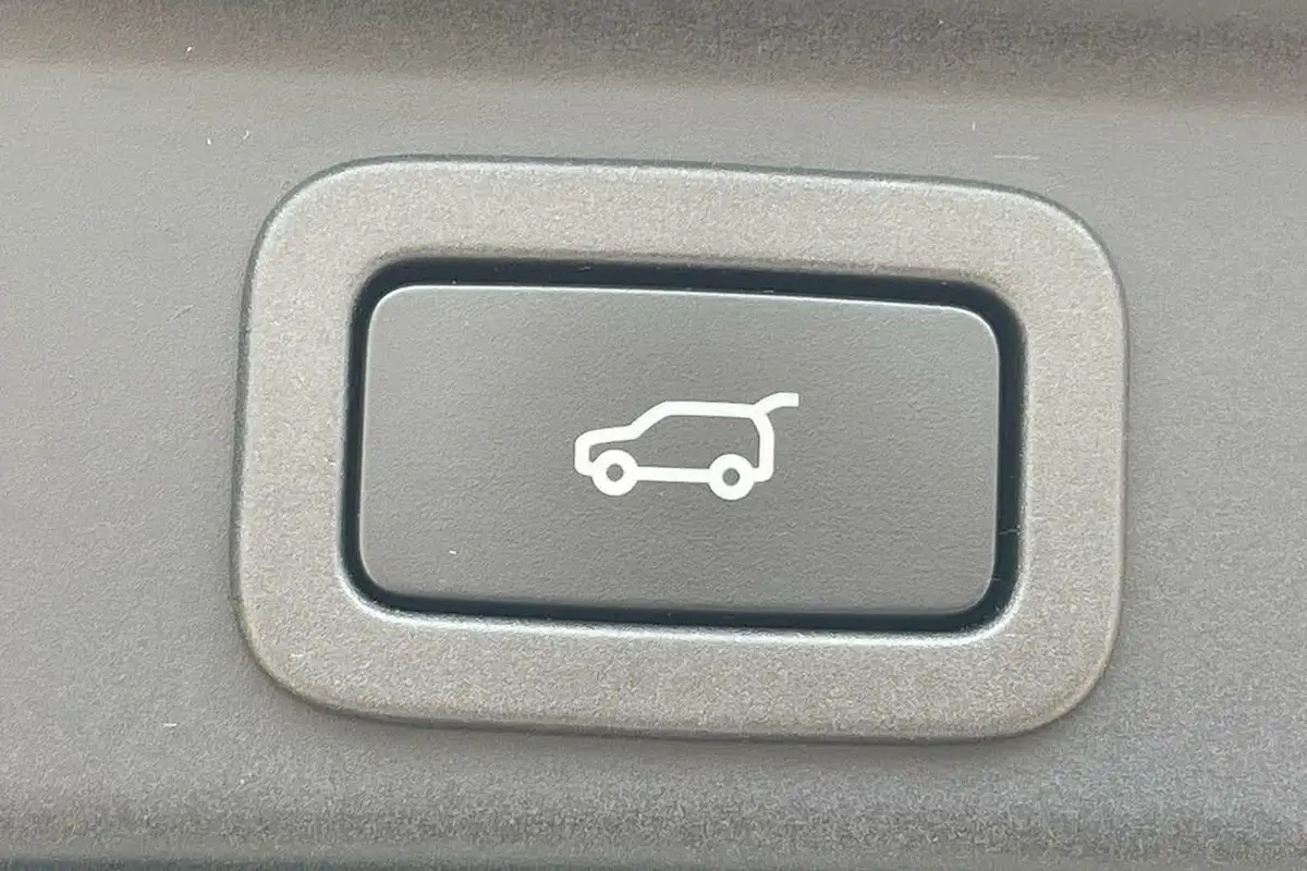 2022-jaguar-f-pace-20-d200-r-dynamic-hse-big-19