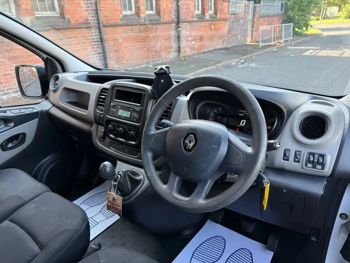 2017-renault-trafic-16dci-ll29-120-business-e6-panel-big-1