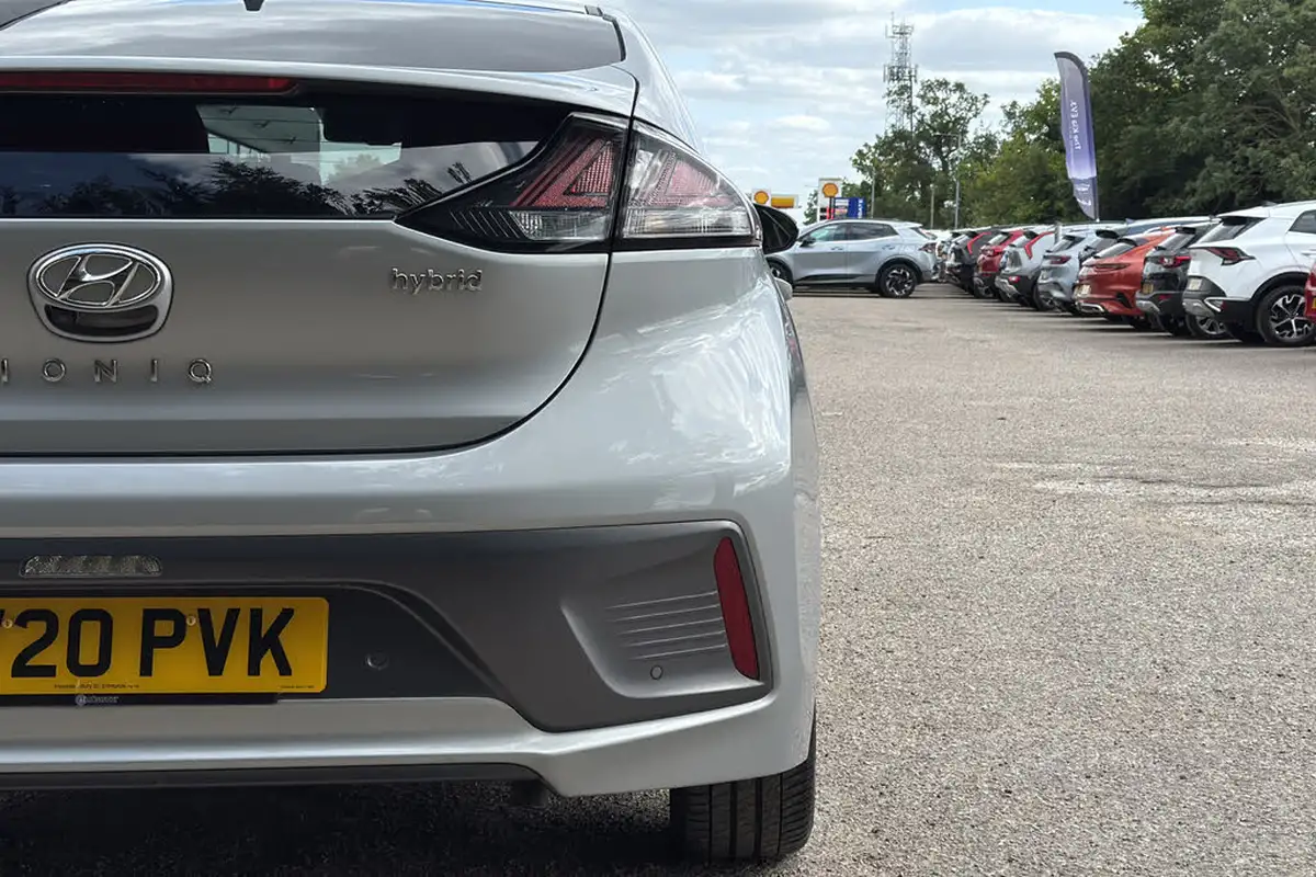 2020-hyundai-ioniq-16-gdi-premium-se-hybrid-big-24
