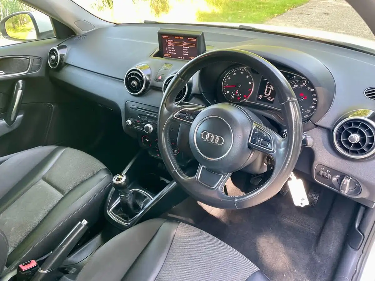 2013-audi-a1-12-sportback-5d-big-26