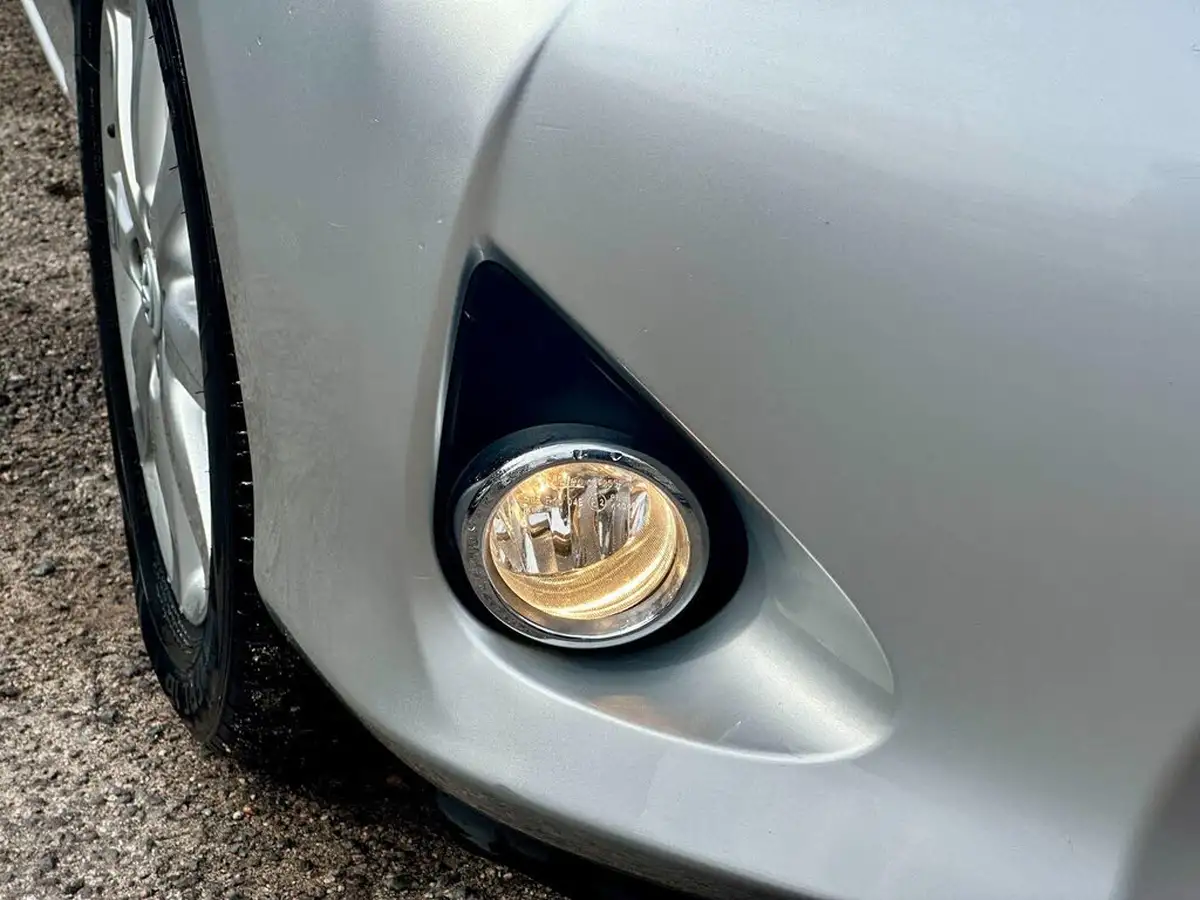 2012-toyota-yaris-15-vvt-i-t4-big-54