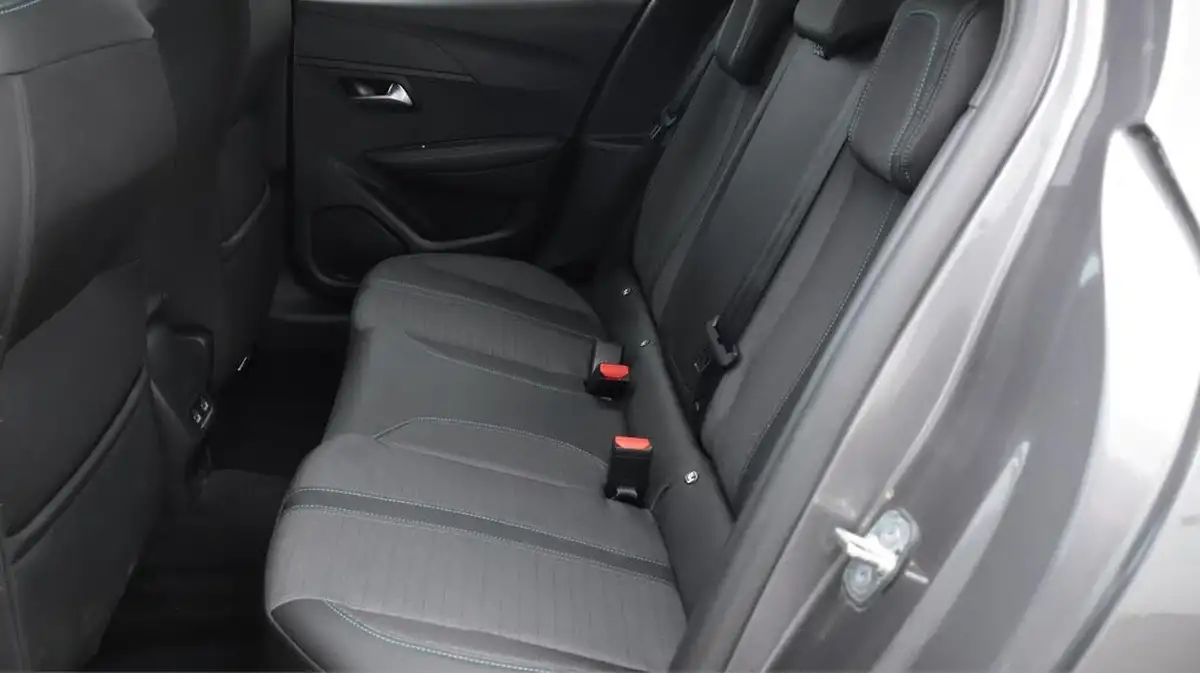 2023-peugeot-208-12-puretech-allure-premium-130ps-eat8-big-25