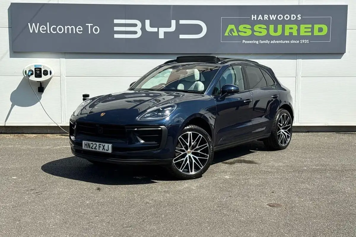 2022-porsche-macan-20-big-7