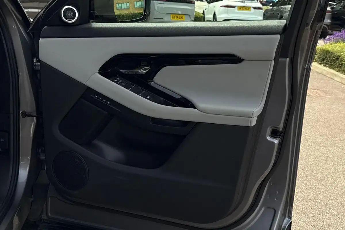 2024-land-rover-range-rover-evoque-20-d200-dynamic-se-big-52