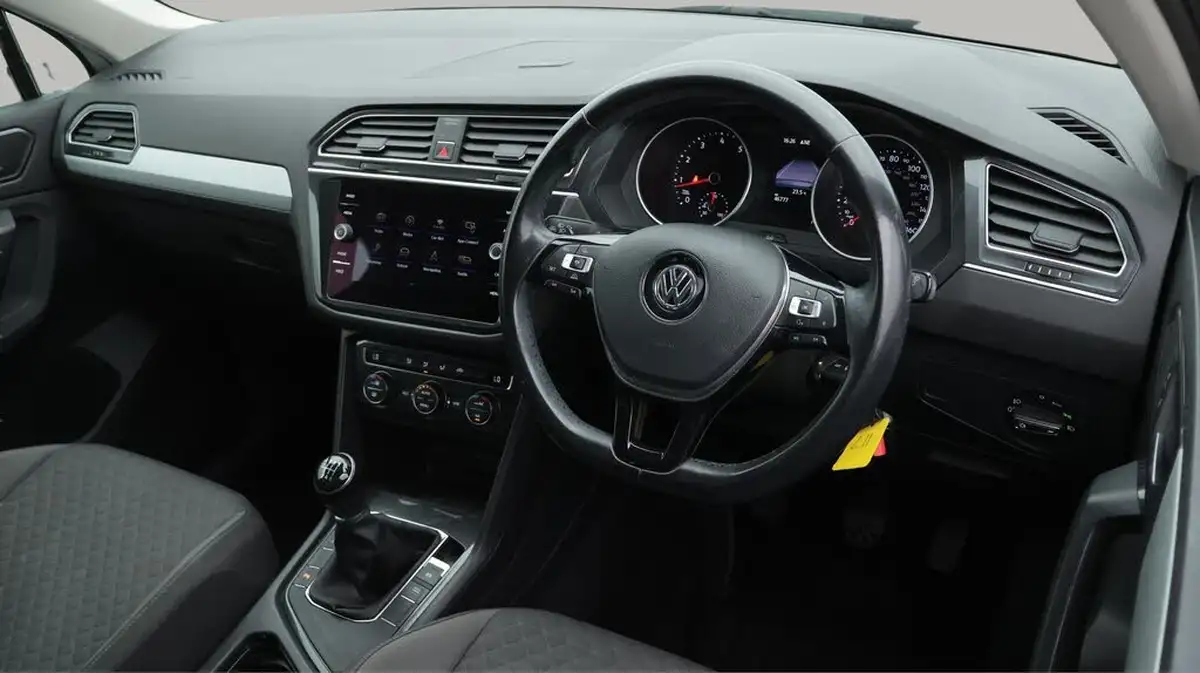 2018-volkswagen-tiguan-14-tsi-se-navigation-125ps-ss-big-9