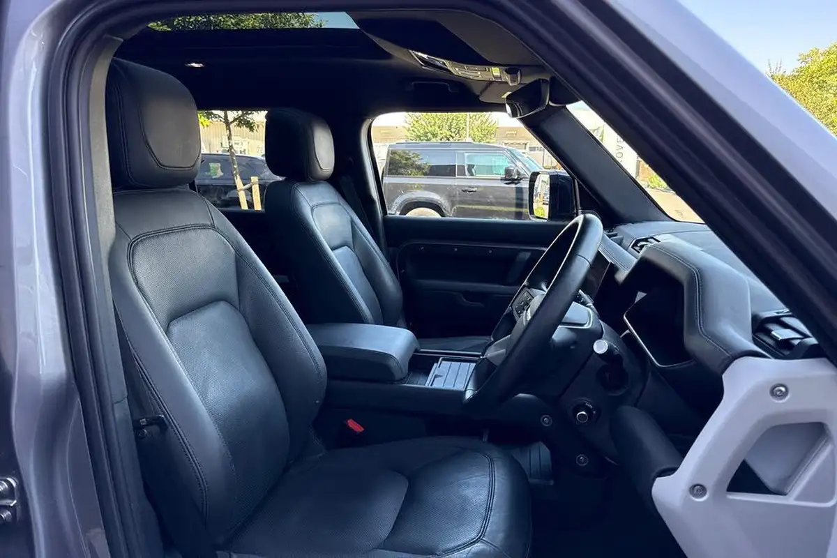 2023-land-rover-110-defender-30-d300-hse-big-45