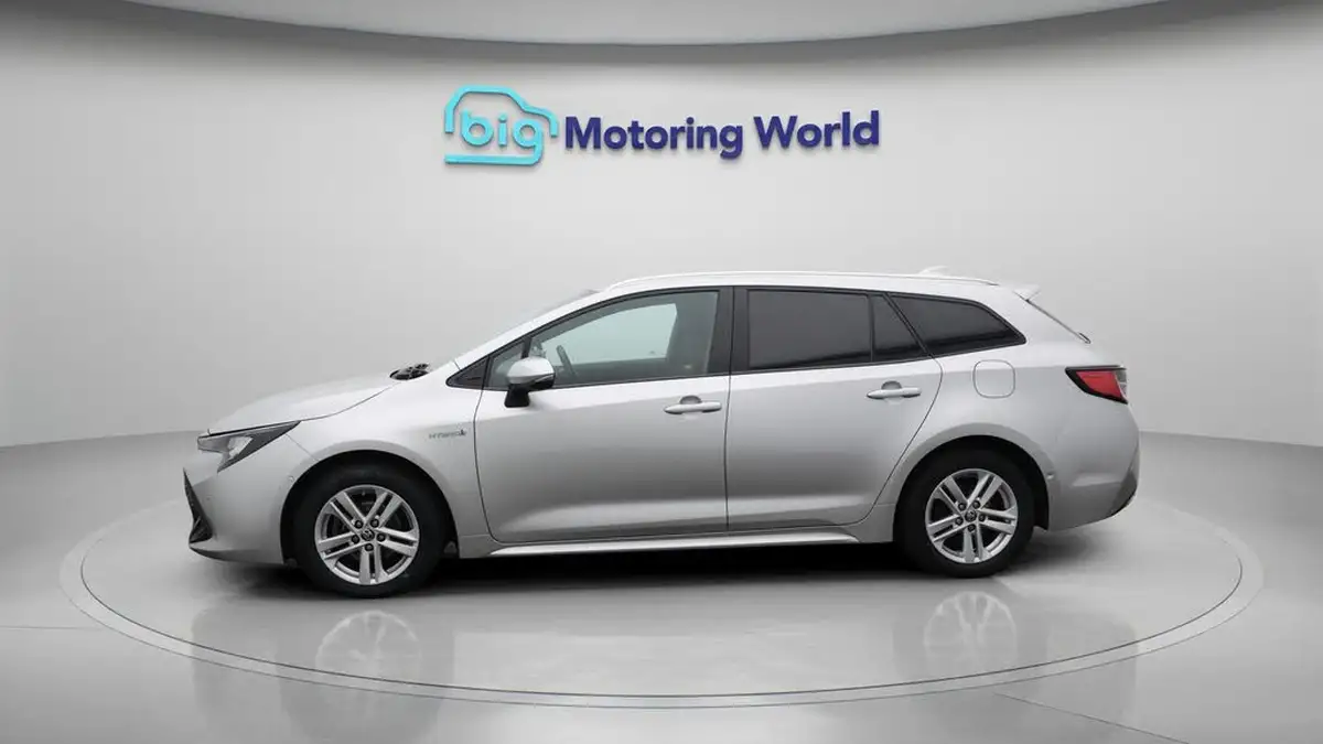 2020-toyota-corolla-18-vvt-i-icon-tech-spare-wheel-touring-sports-5d-big-4