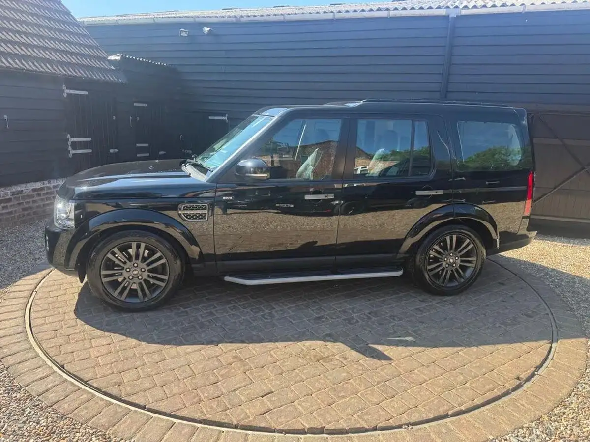 2016-land-rover-discovery-4-30-sd-v6-graphite-big-5