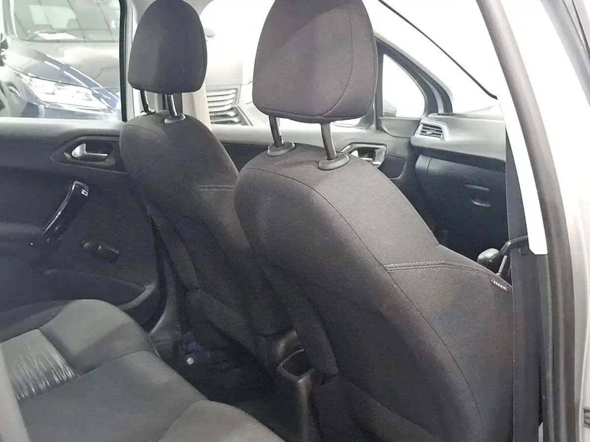 2015-peugeot-208-10-access-5d-big-18