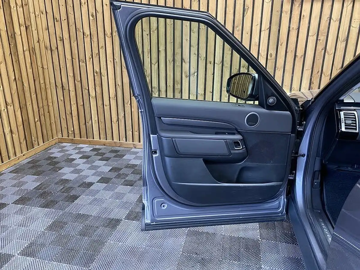 2020-land-rover-discovery-30-sd6-hse-big-30