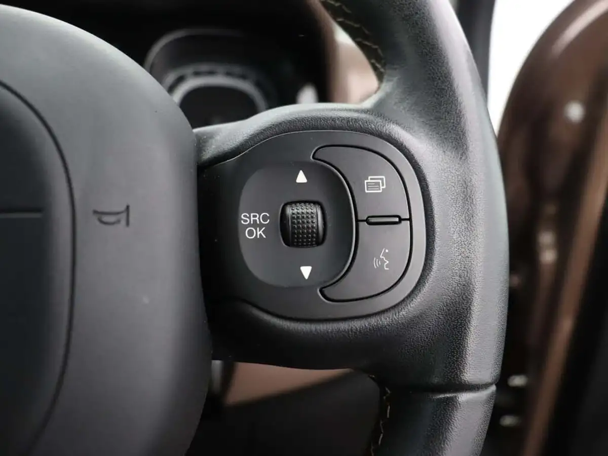 2021-fiat-panda-12-trussardi-big-30