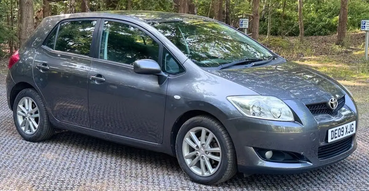 2009-toyota-auris-133-vvt-i-tr-5d-big-8