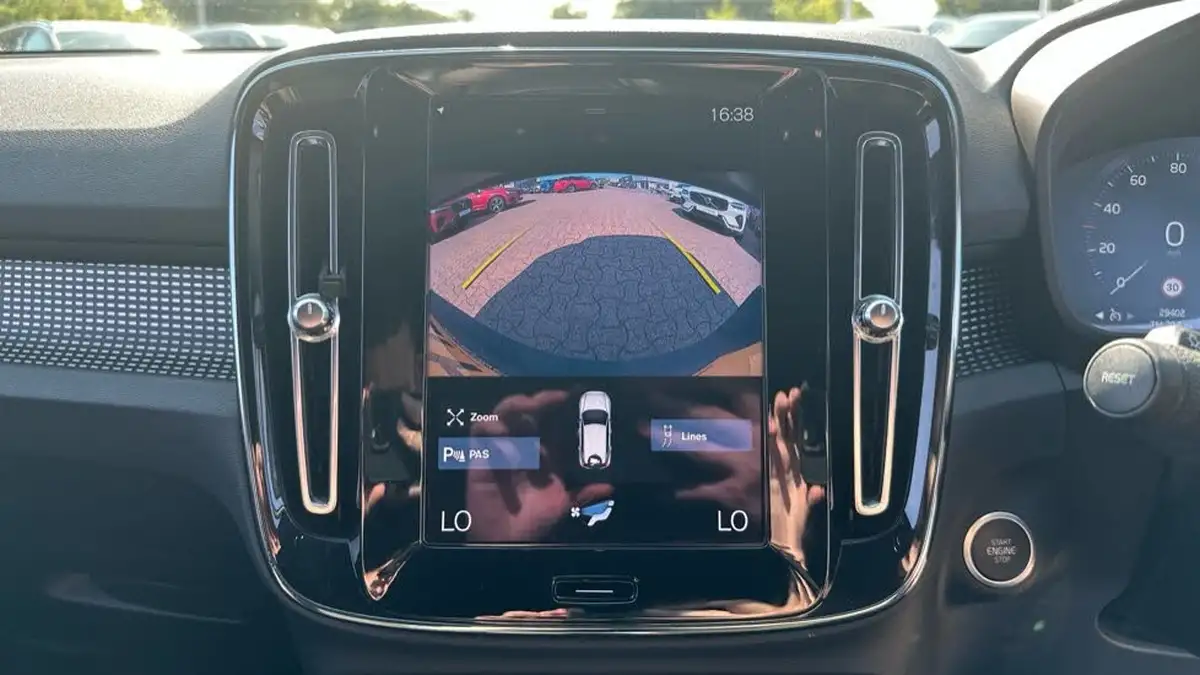 2021-volvo-xc40-15-t3-r-design-161bhp-big-16