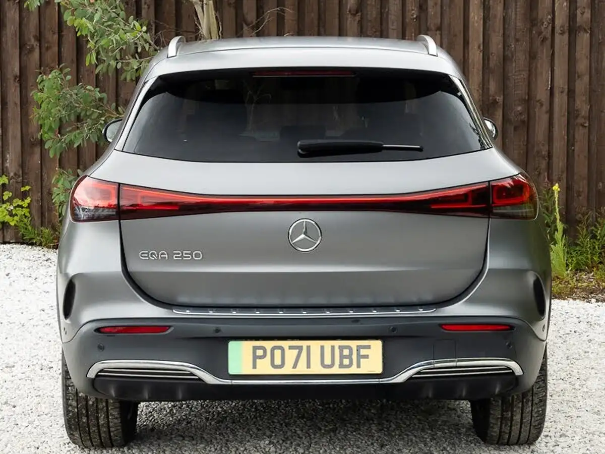 2021-mercedes-benz-eqa-e-eqa-250-amg-line-big-18