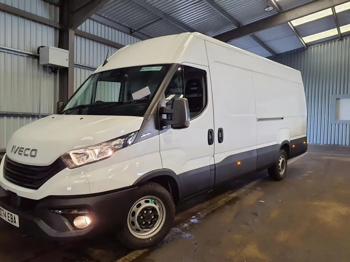 2024-iveco-daily-s-class-23td-35s14v-business-3520lmm-h2-136pseu6dt-big-2