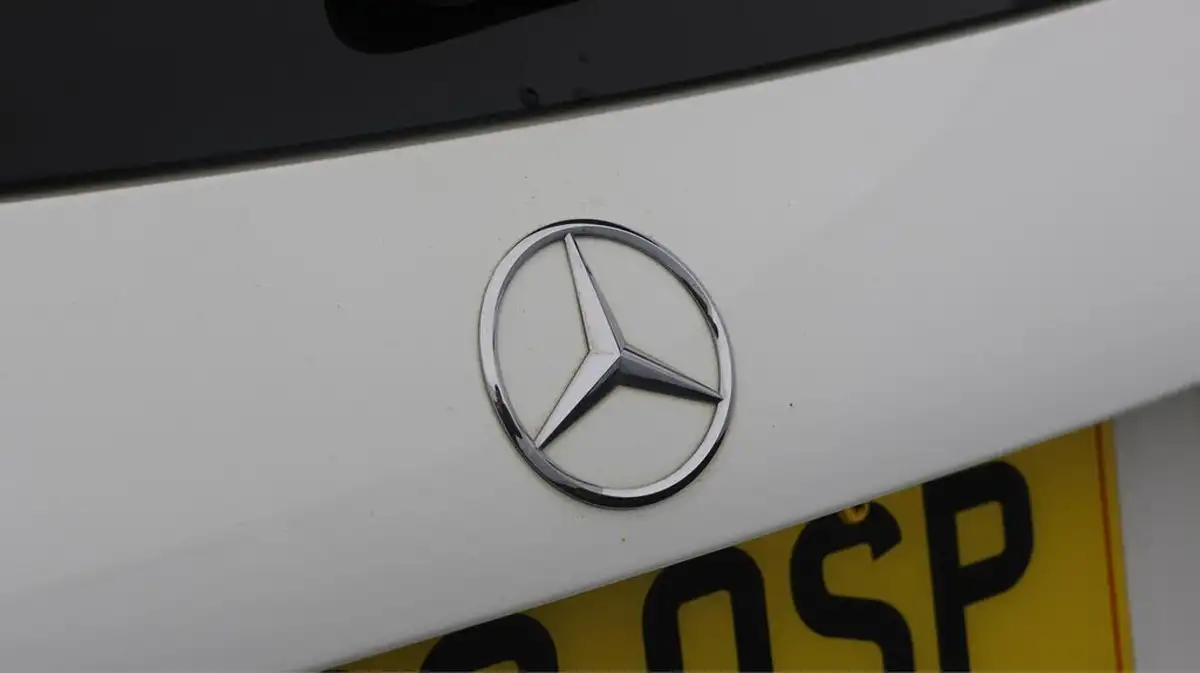 2019-mercedes-benz-a-class-13-a180-amg-line-premium-hatchback-5d-7g-dct-big-24