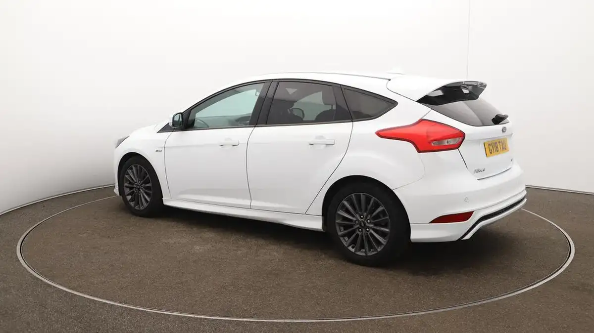 2018-ford-focus-10t-st-line-140ps-hatchback-big-34