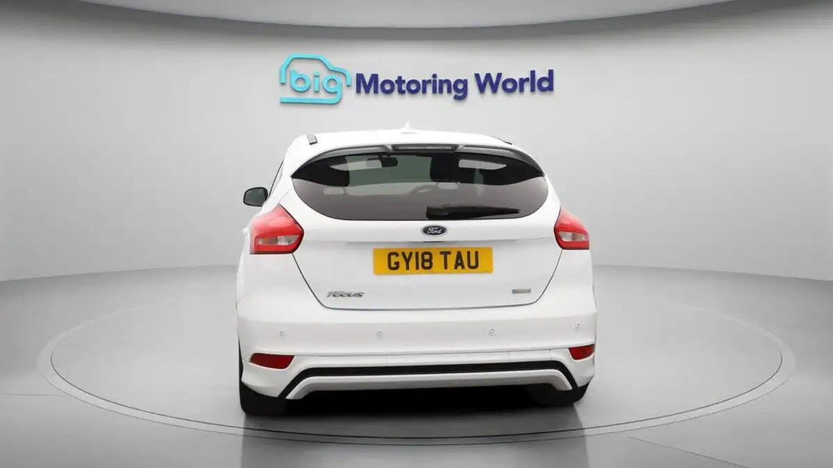 2018-ford-focus-10t-st-line-140ps-hatchback-big-6