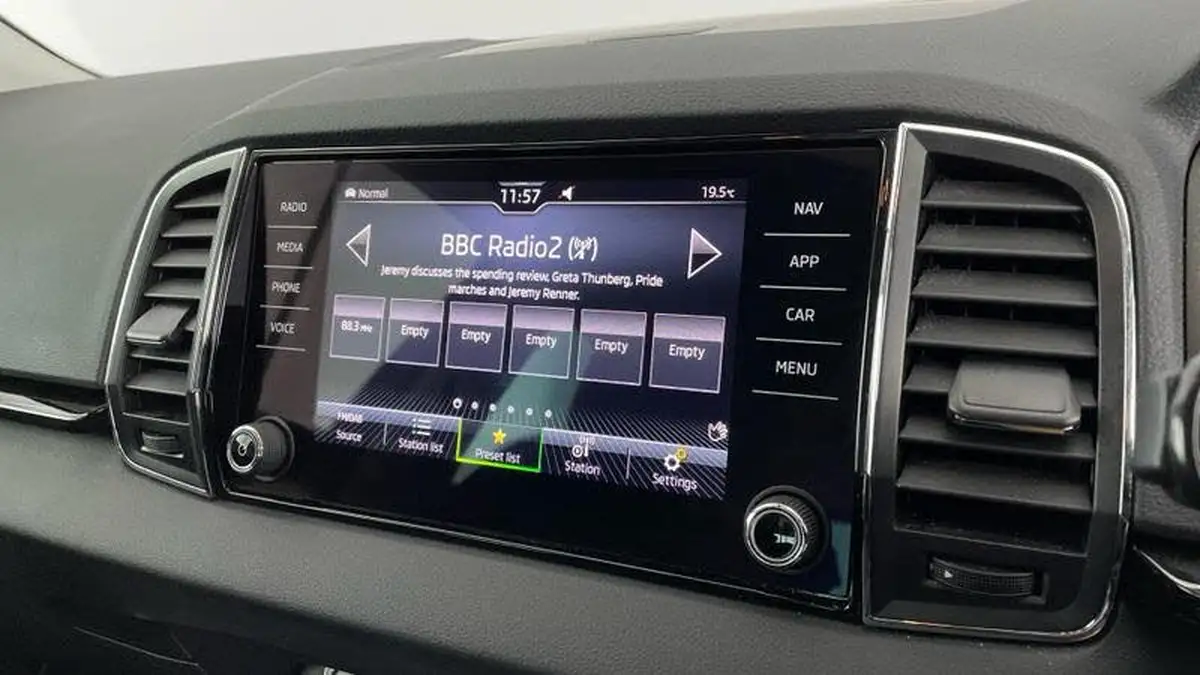 2023-skoda-karoq-15-tsi-se-l-big-6
