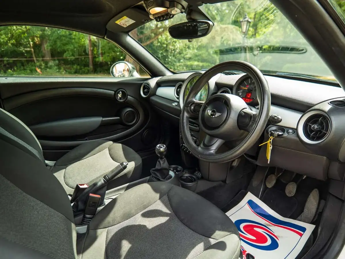 2015-mini-coupe-16-cooper-big-9