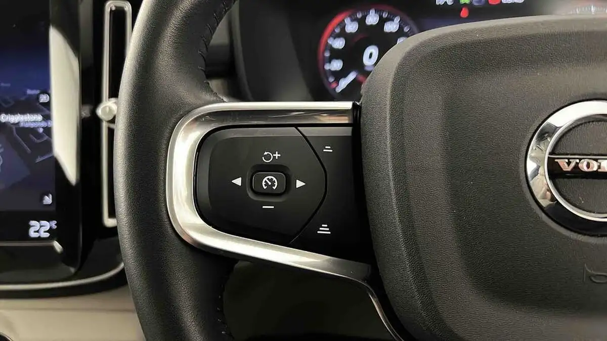 2021-volvo-xc40-15-t3-inscription-161bhp-auto-big-17