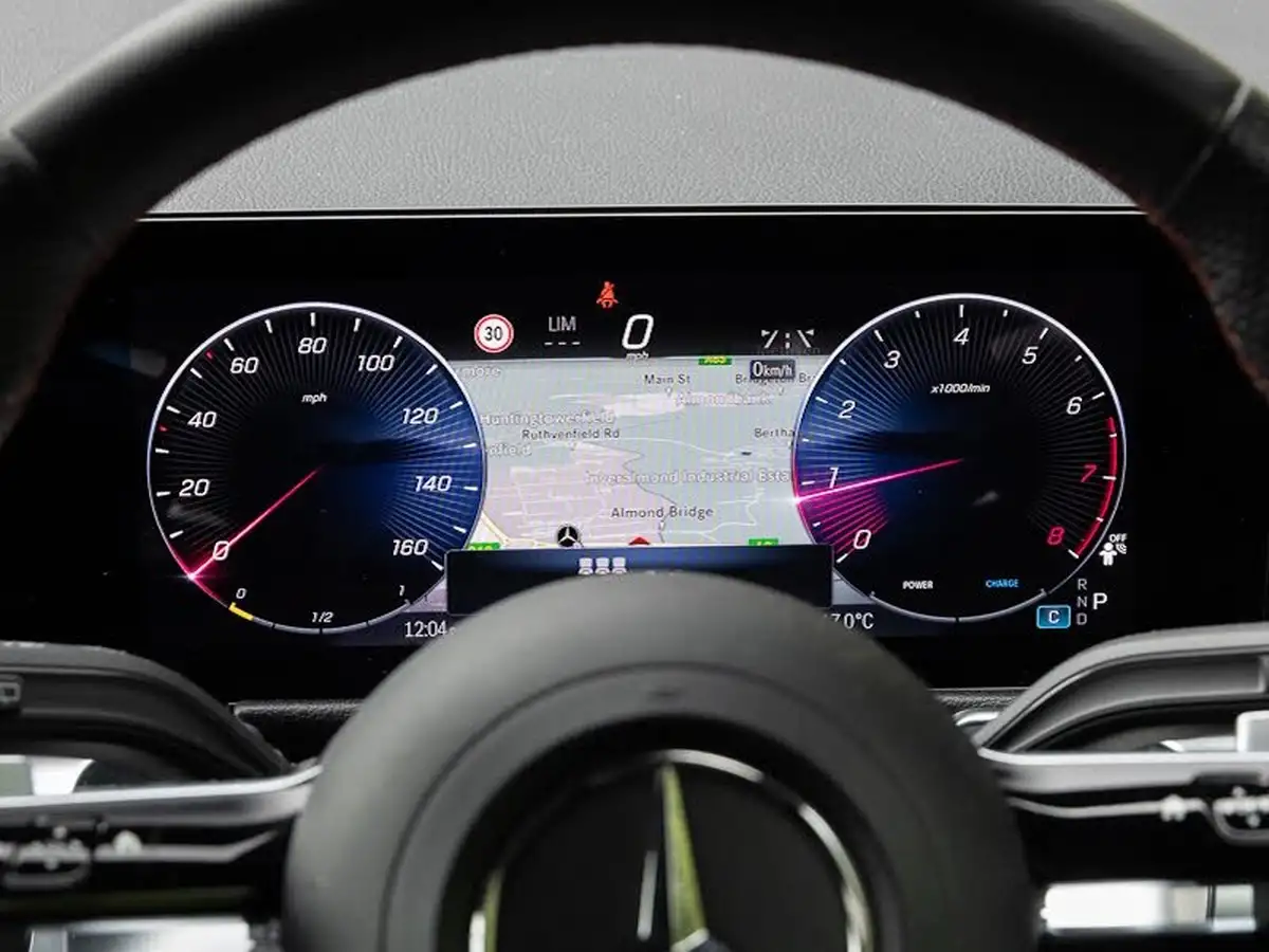 2024-mercedes-benz-glb-class-13-glb200-amg-line-executive-big-10