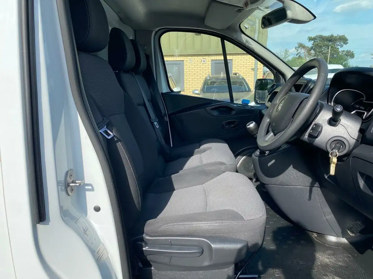 2021-renault-trafic-20dci-sl30-energy-120-business-panel-big-17
