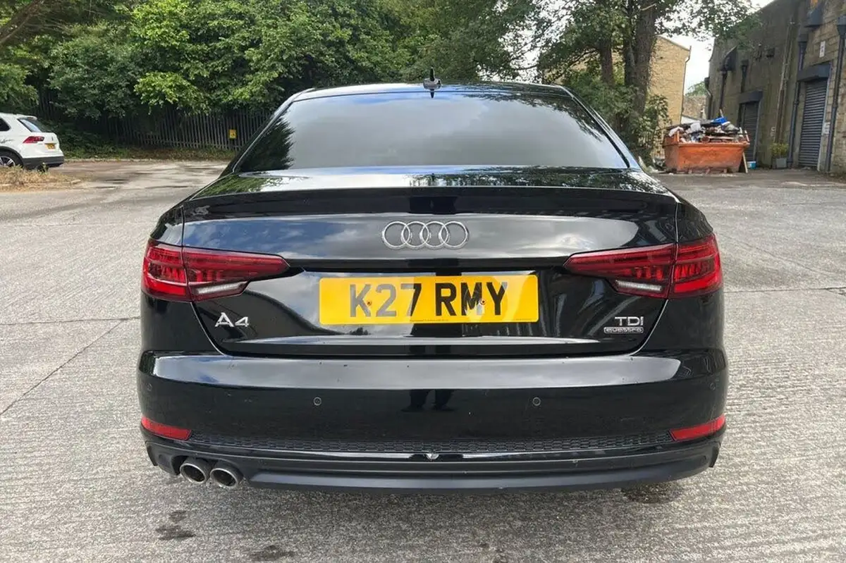 2017-audi-a4-20-tdi-quattro-black-edition-big-25