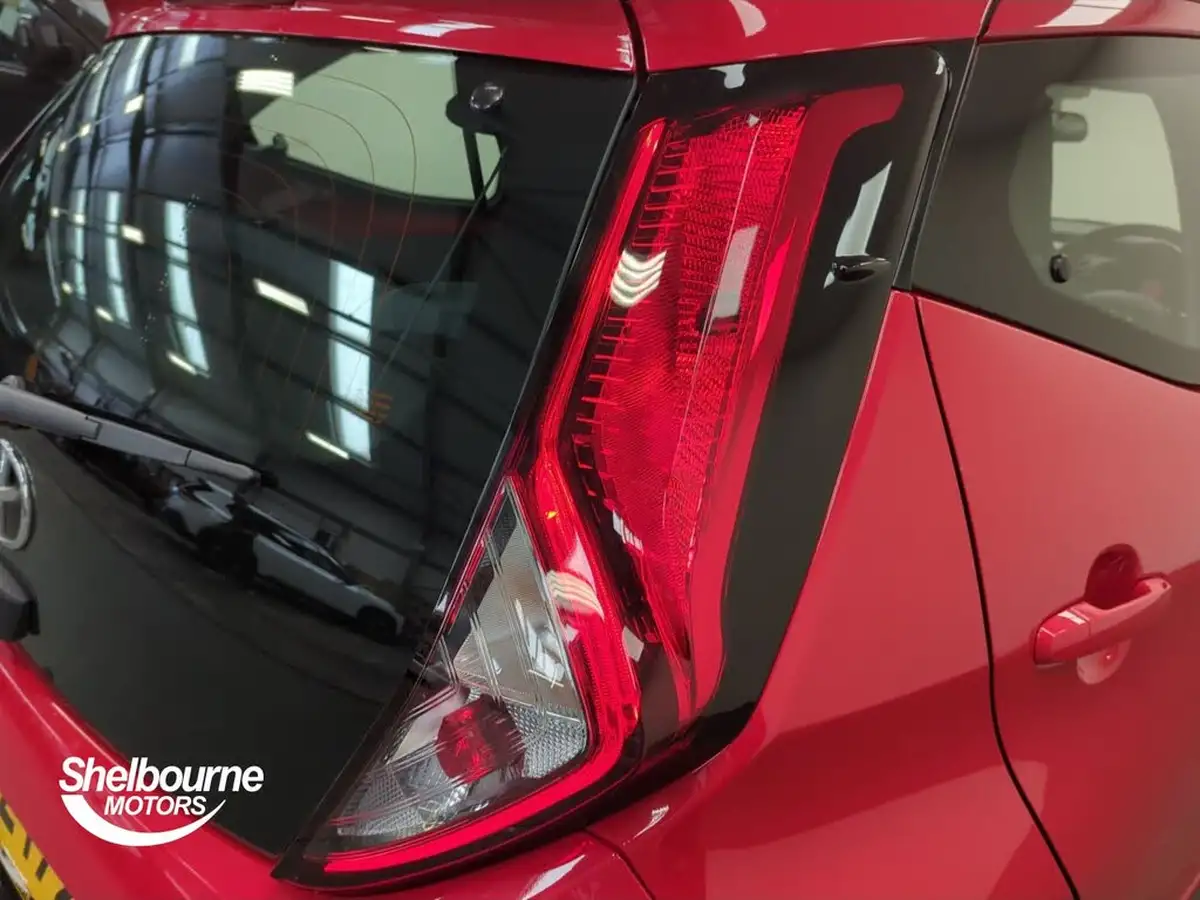 2021-toyota-aygo-10-vvt-i-x-play-tss-big-18