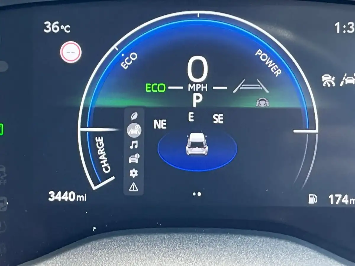 2024-toyota-yaris-cross-15-vvt-i-icon-big-24