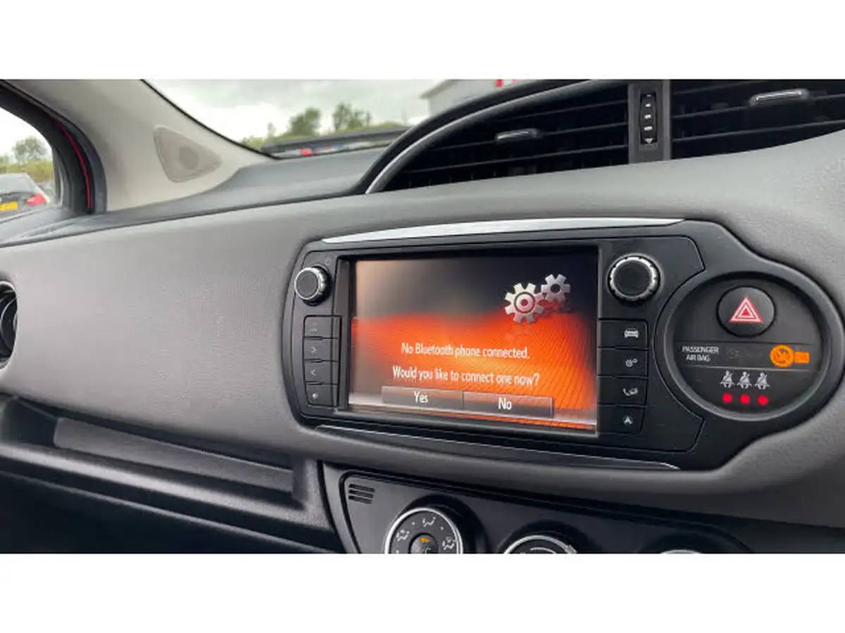 2016-toyota-yaris-133-icon-vvt-i-5d-big-30