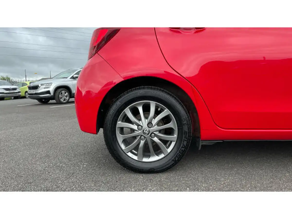 2016-toyota-yaris-133-icon-vvt-i-5d-big-6