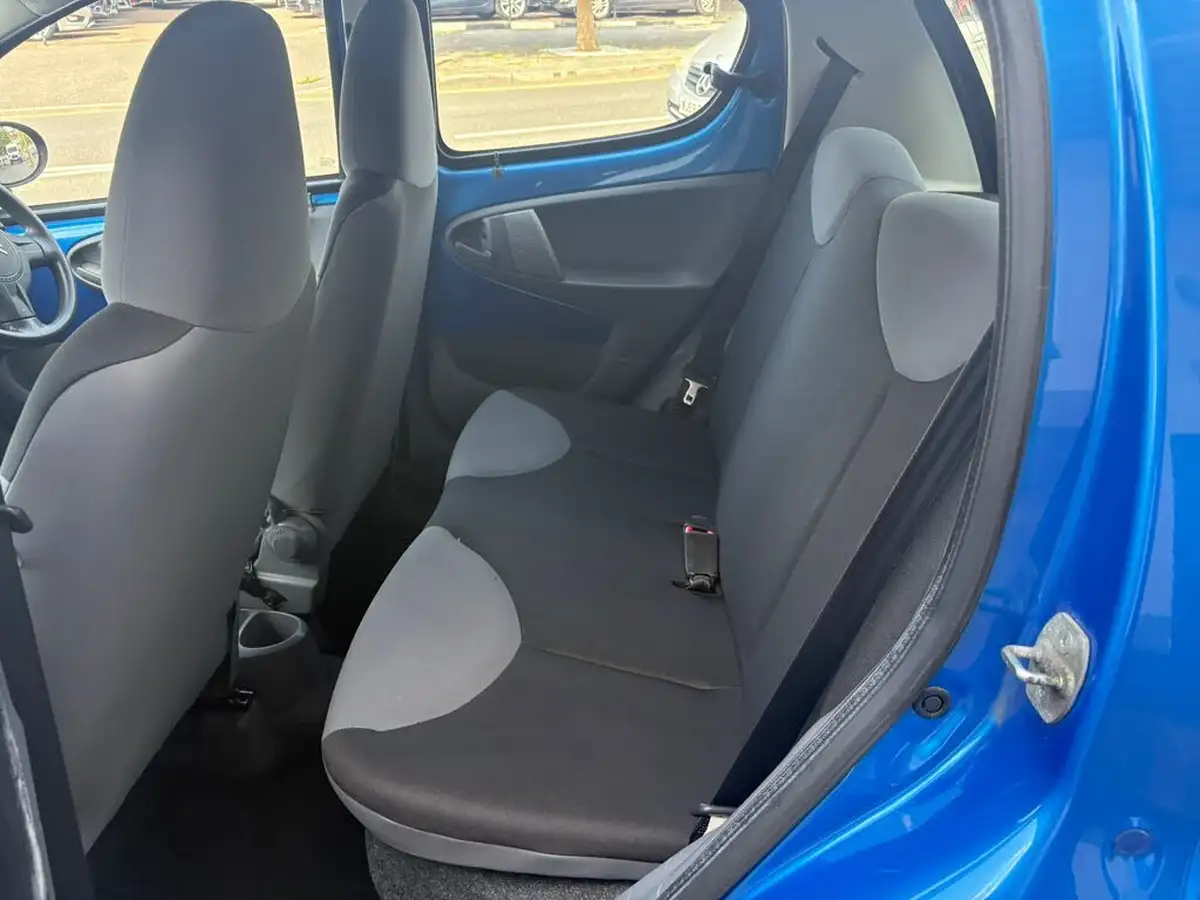 2011-citroen-c1-10-vtr-68-5d-big-9