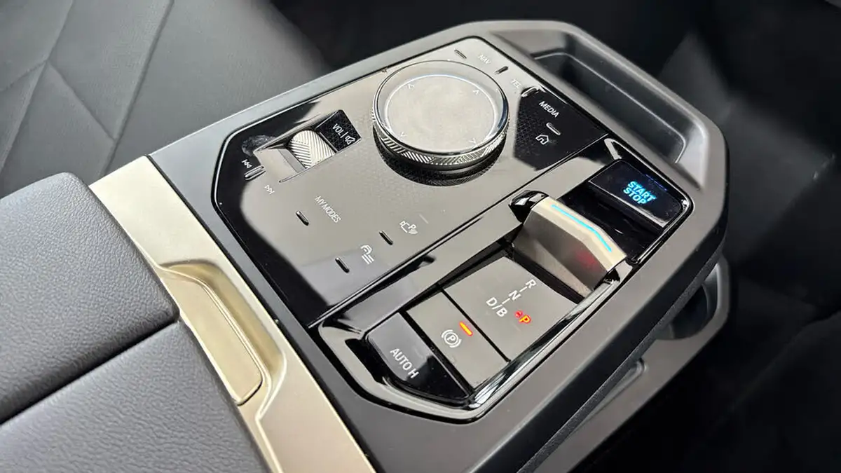 2022-bmw-ix-e-xdrive-40-m-sport-big-20