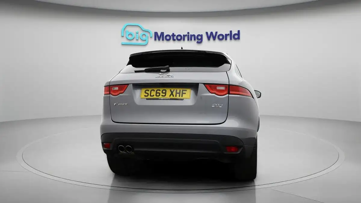 2020-jaguar-f-pace-20-i4d-chequered-flag-180ps-big-6