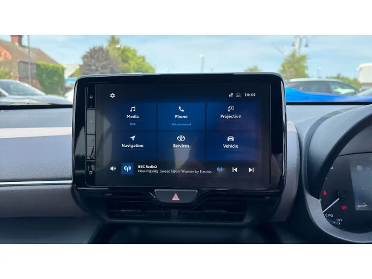 2022-toyota-yaris-cross-15-vvt-i-excel-big-11