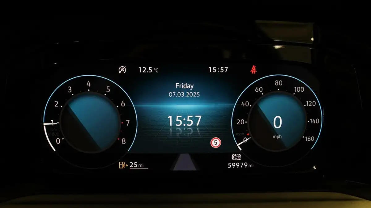 2021-volkswagen-golf-10-tsi-life-hatchback-big-9
