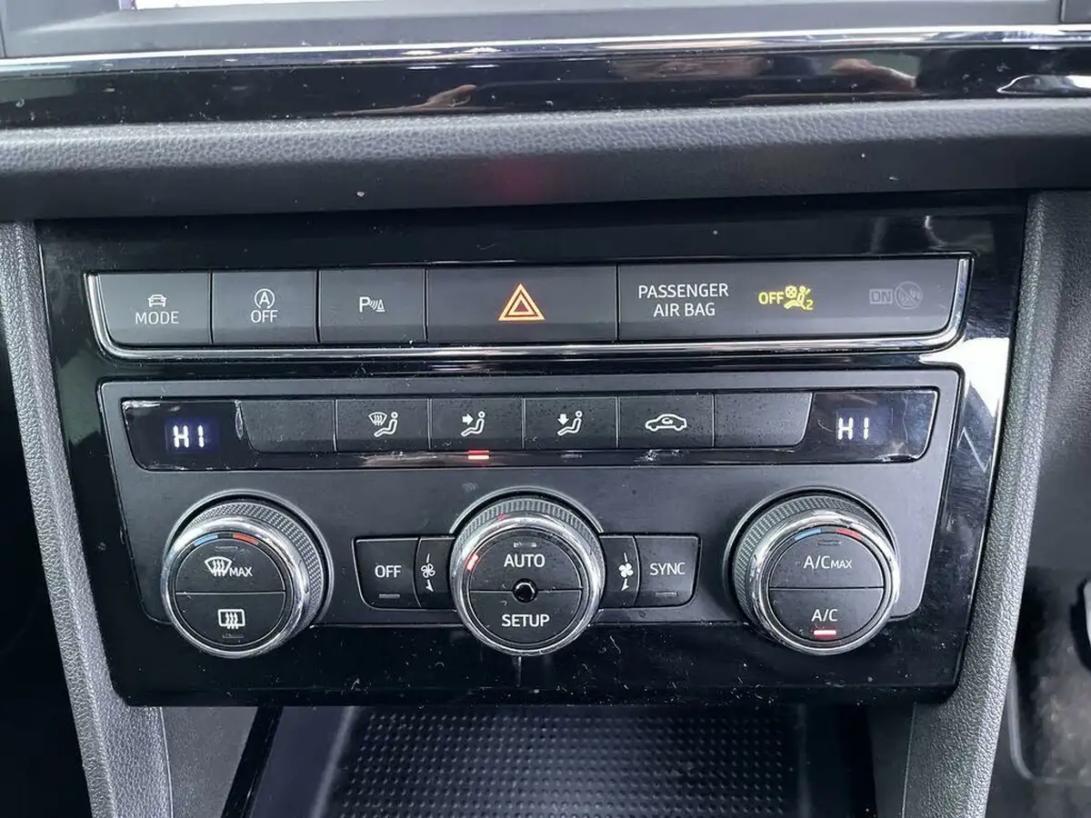 2019-seat-leon-20-tsi-fr-hatchback-big-42